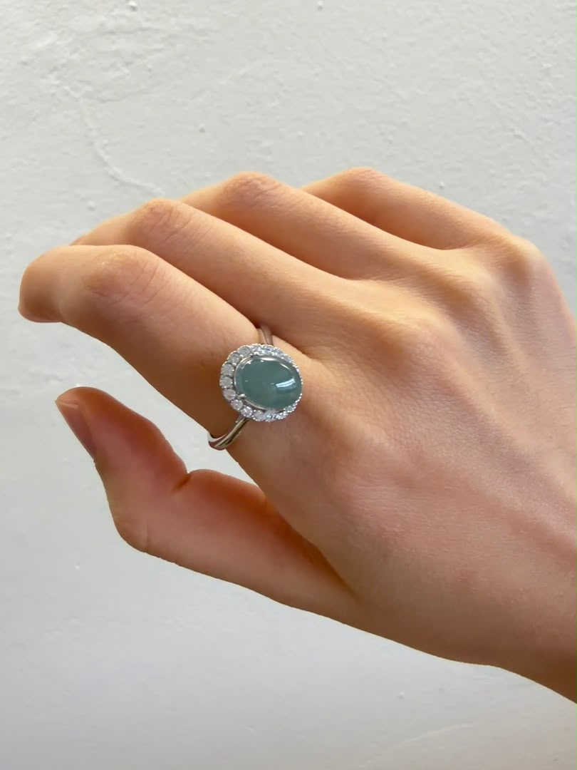 The Vtan Halo Pendant Ring