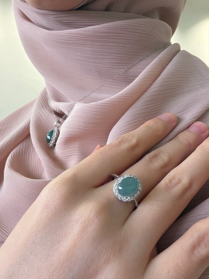The Vtan Halo Pendant Ring