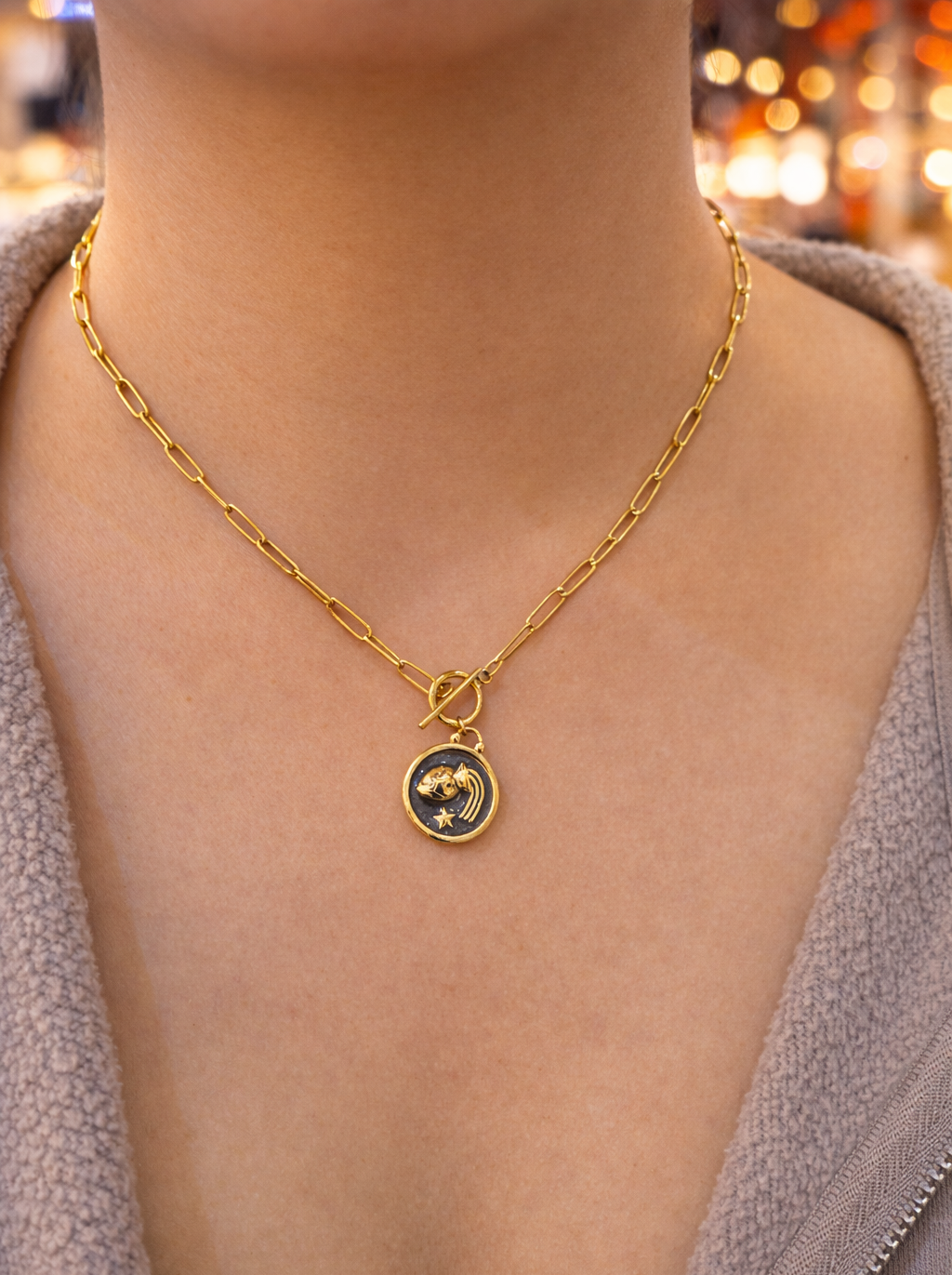 Gold plated necklace with resin pendant 