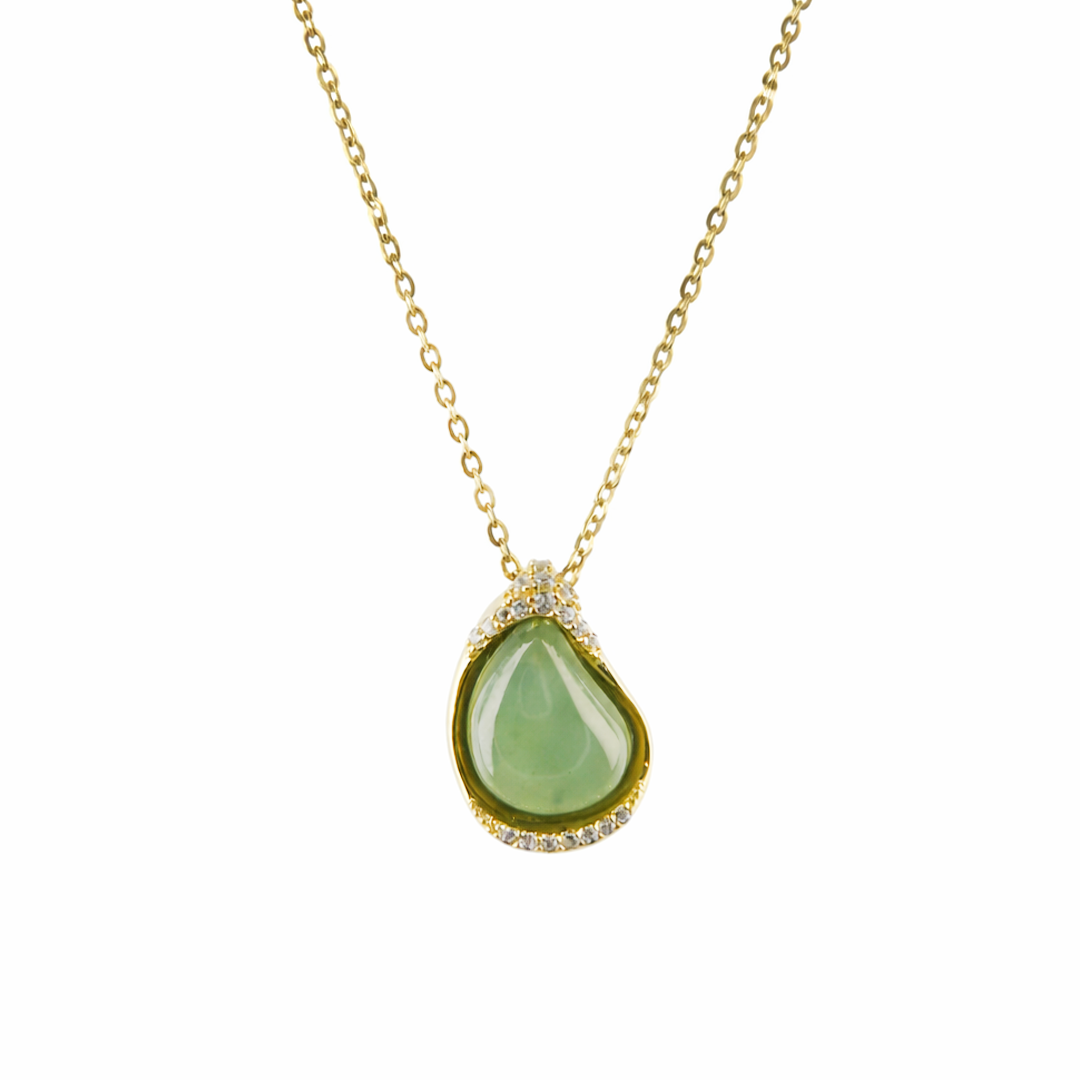 Elegance necklace with green teardrop pendant on gold chain