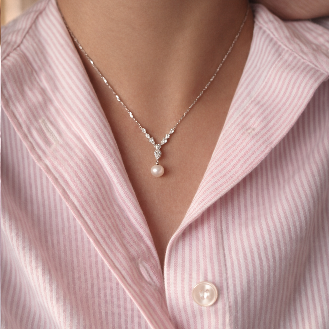 women wearing Elegance pearl necklace 
