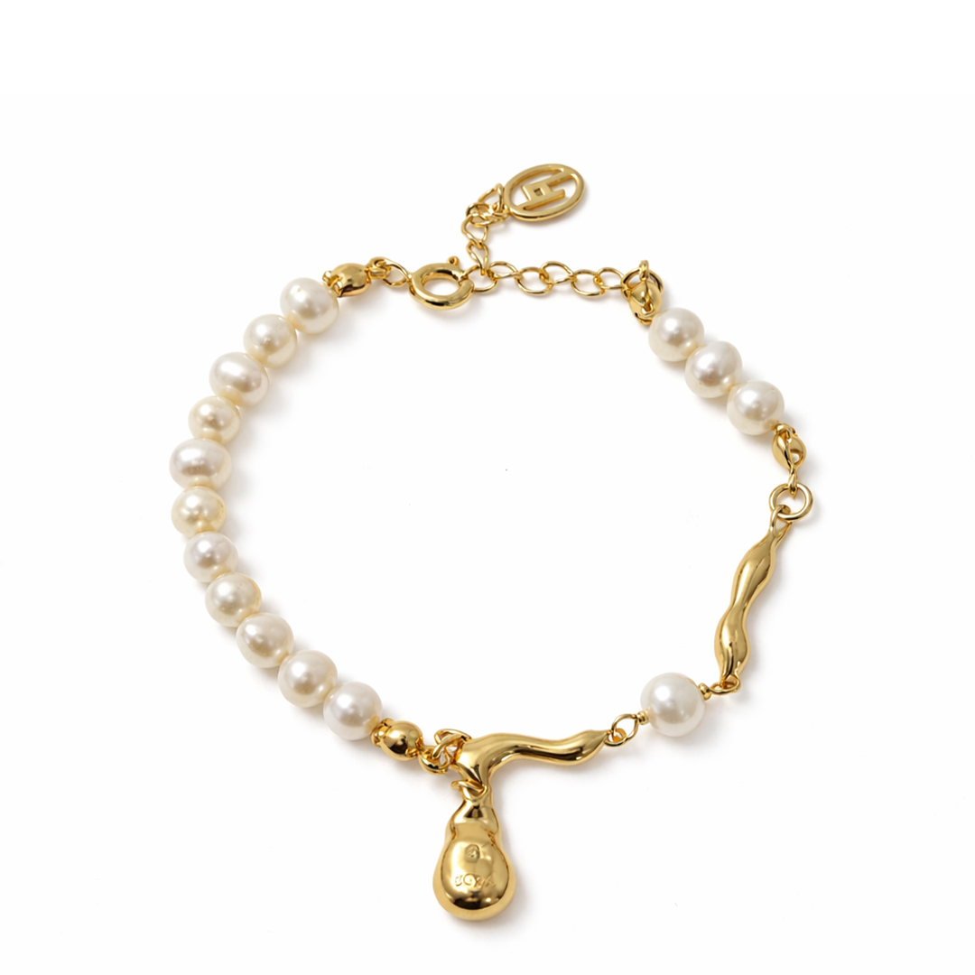 Pearl bracelet with silver clasp and decorative elements 