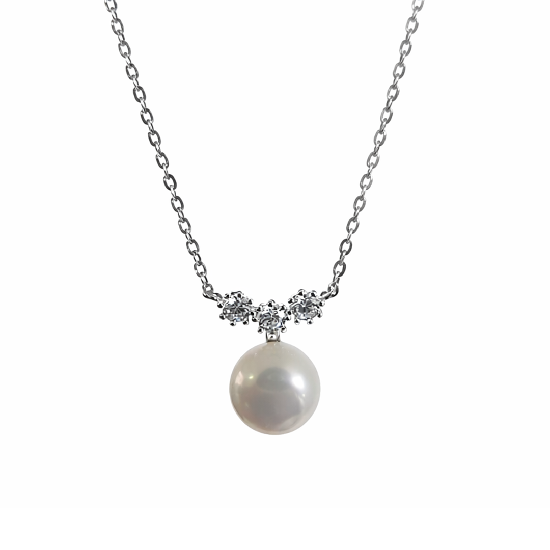 Pearl necklace with a round pearl with sterling silver chain