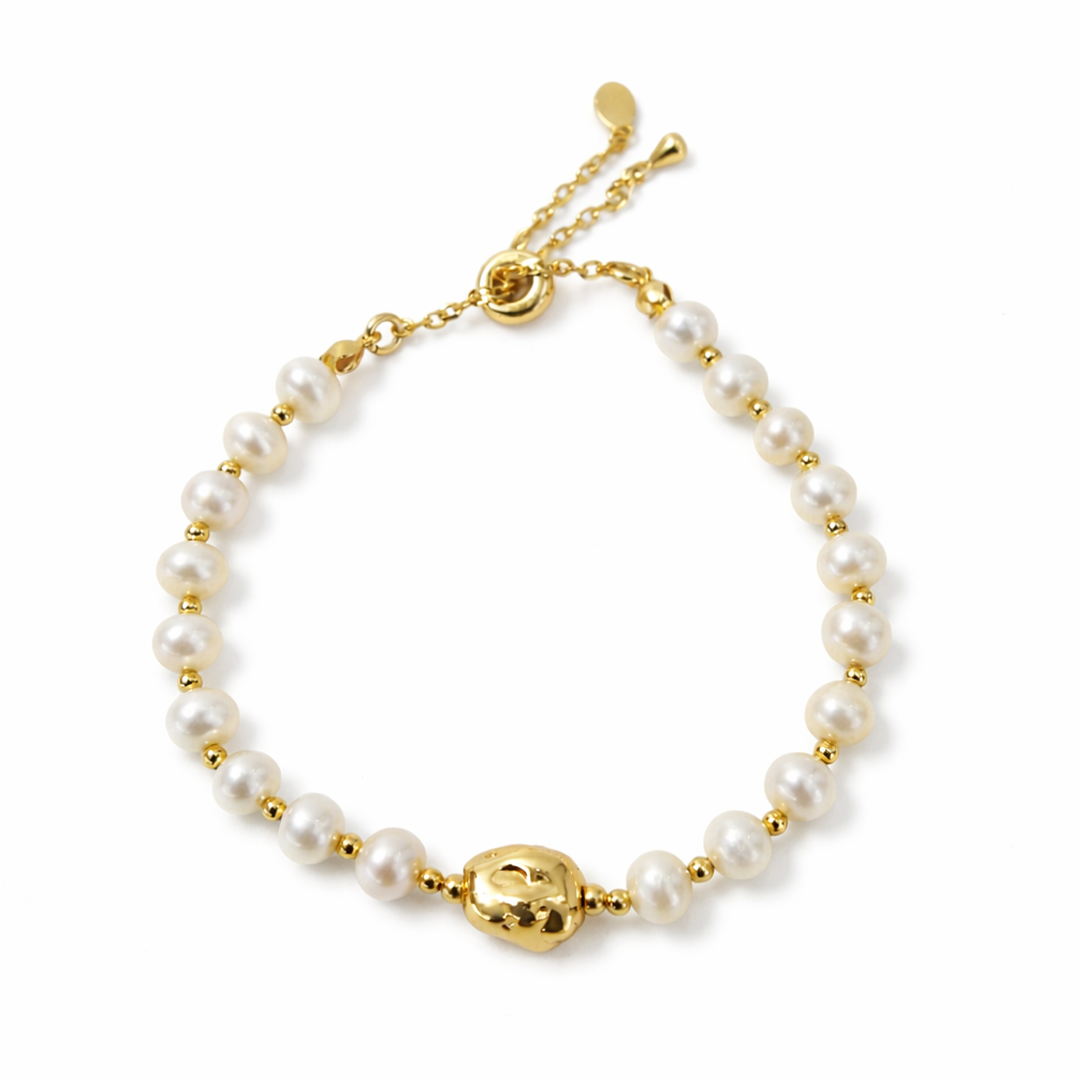 Pearl bracelet with silver accents 